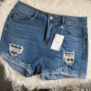 Light denim Jean shorts w/leopard detail. Sz L